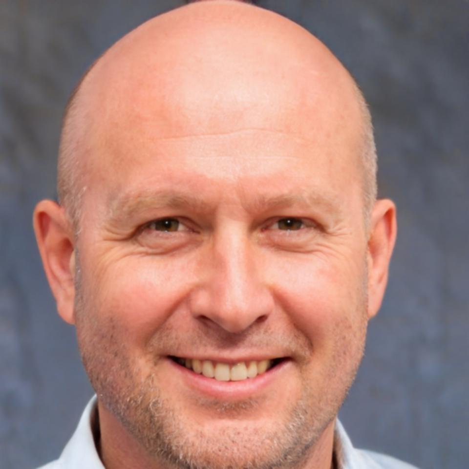 Dozent Markus Bergmann beim Unterricht über moderne Finanztools